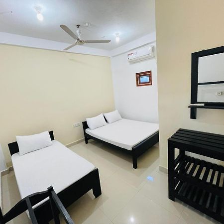 Natraj Guest House Triquinimale Exterior foto