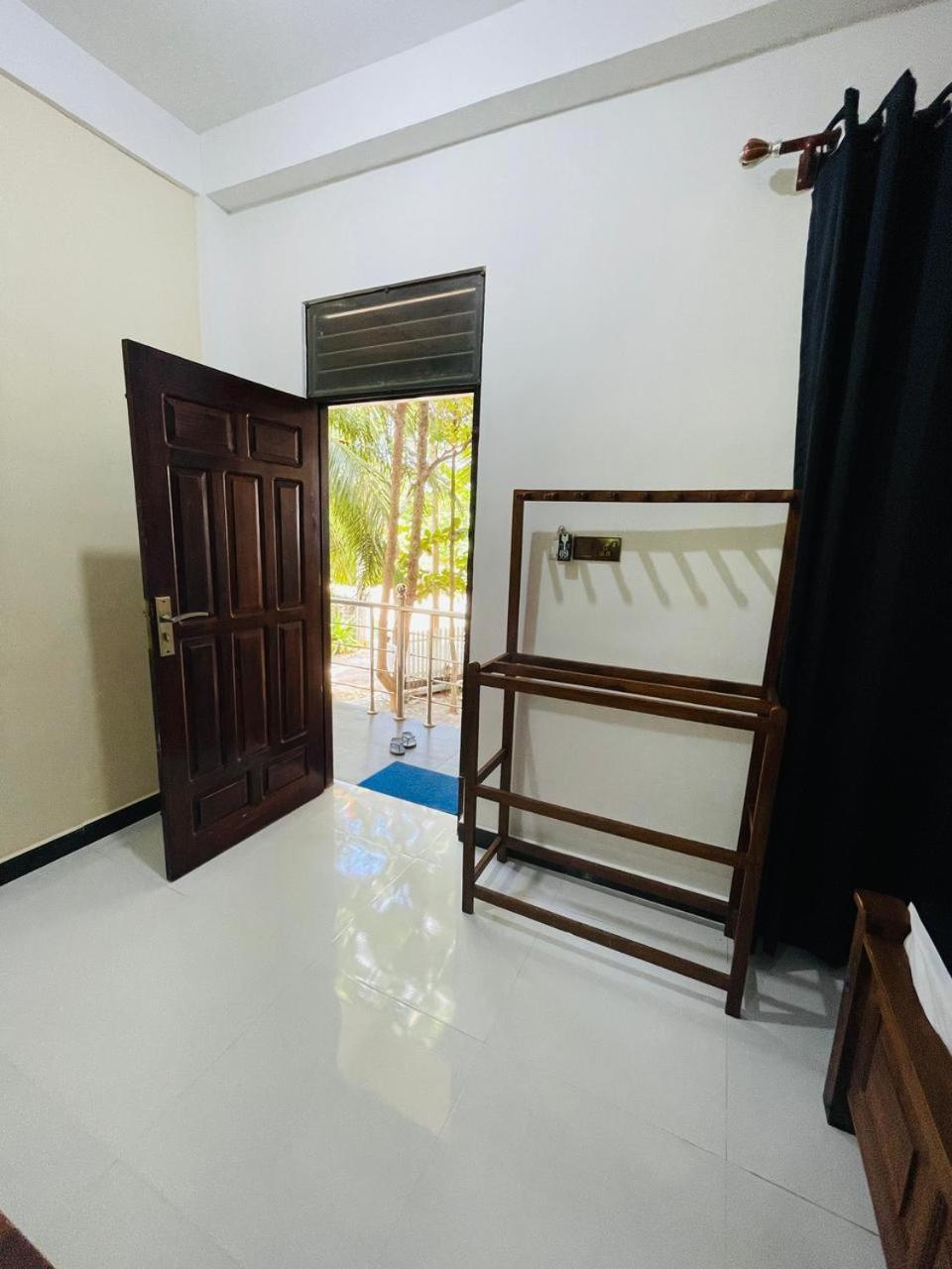 Natraj Guest House Triquinimale Exterior foto